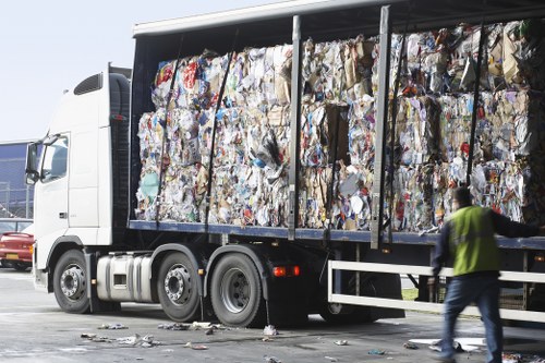 Roll-on/roll-off skip for industrial waste