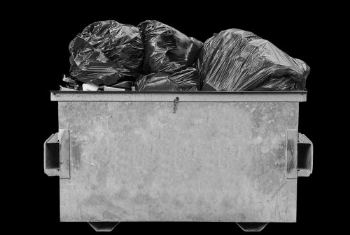 Final inspection of a secured skip prior to vehicle departure